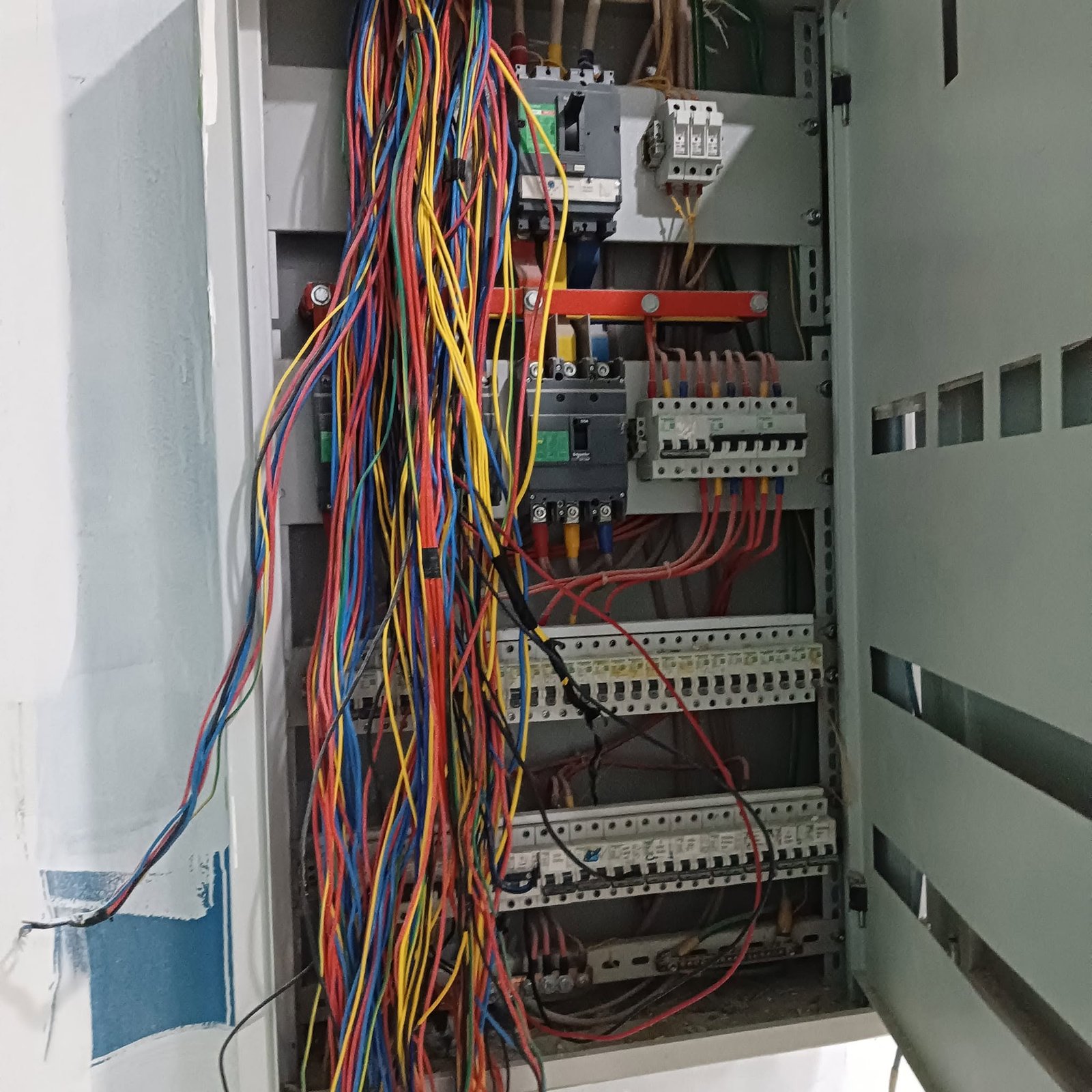 Tủ điện công nghiệp dùng cho phân phối và điều khiển phụ tải