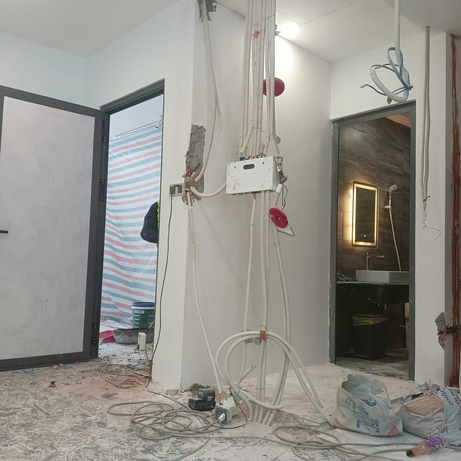 Tủ điện công nghiệp sử dụng trong công trình nhà máy và tòa nhà