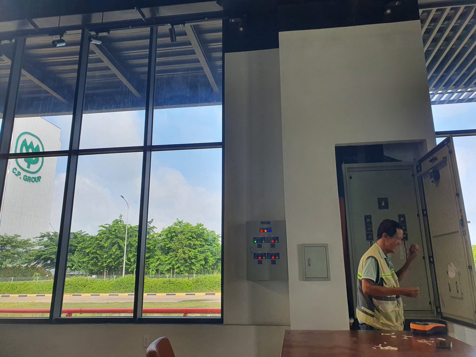 Tủ điện công trình và thiết bị động lực nhà máy