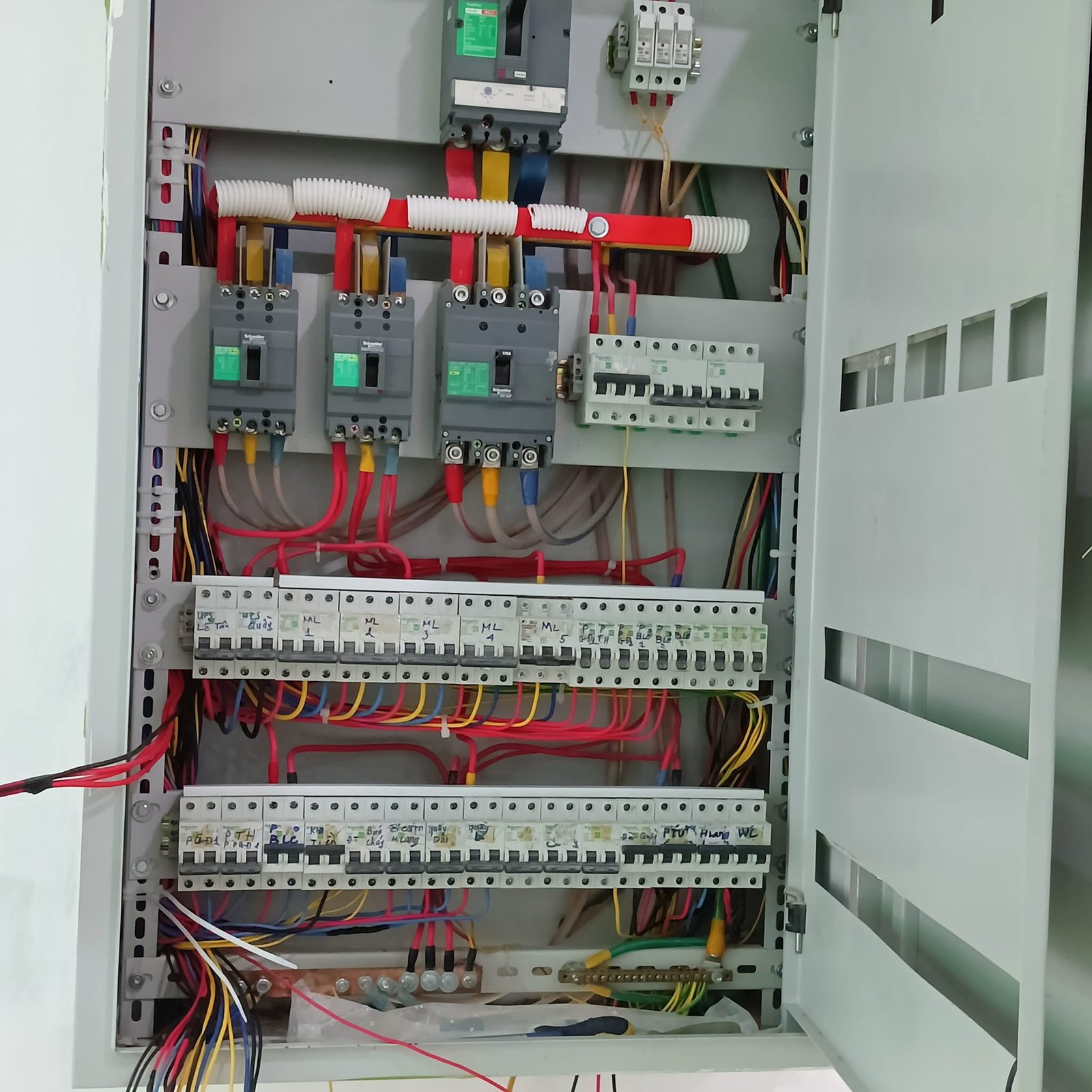 Tủ MSB và tủ bù trong hệ thống điện công nghiệp